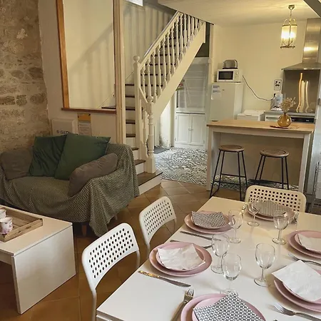 Maison De Famille Nyaraló *
